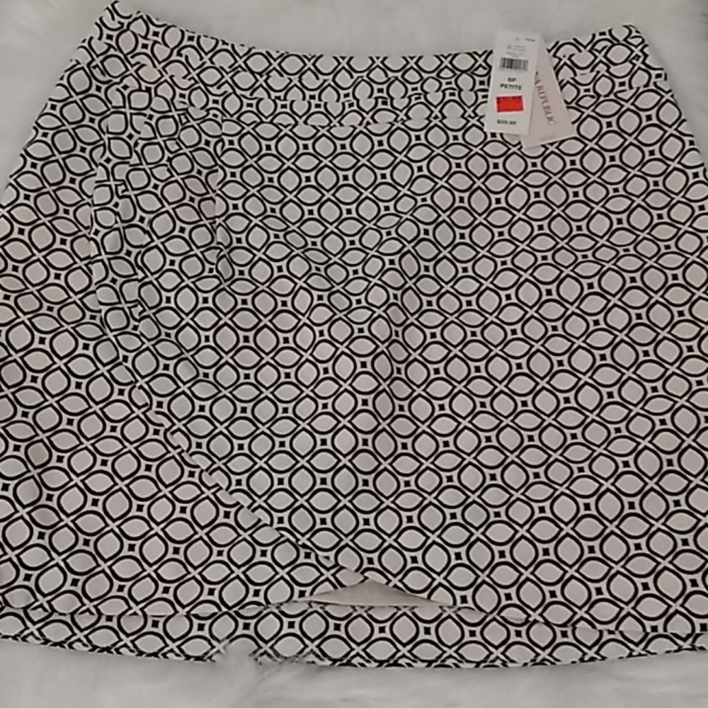 Banana Republic size 6 petite  lined skirt